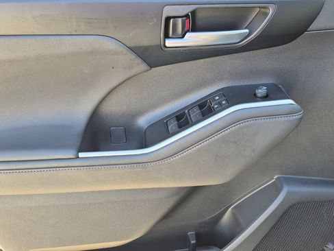 Certified 2026 Toyota Highlander XLE AWD/4WD image 11