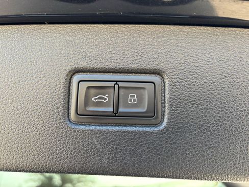 Used 2017 Audi Q7 PROGRESSIV S-LINE image 8