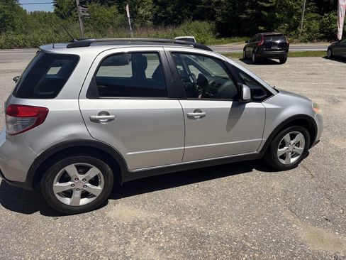 Used 2012 Suzuki SX4 AWD Hatchback image 5
