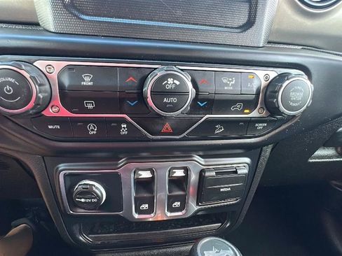 Used 2019 Jeep Wrangler Sport AWD/4WD image 34