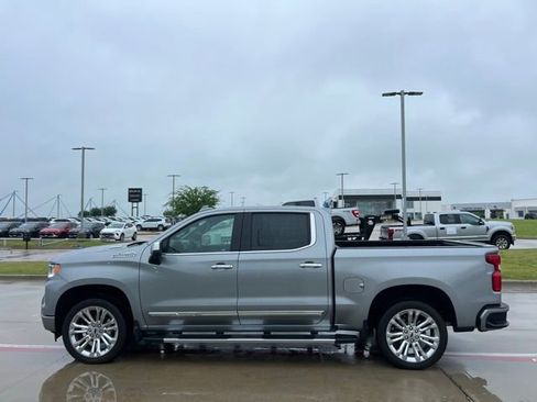 Used 2025 Chevrolet Silverado 1500 High Country AWD/4WD image 3
