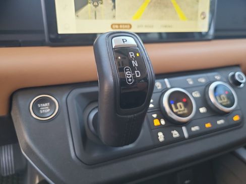 Used 2024 Land Rover Defender 110 X-Dynamic SE AWD/4WD image 15