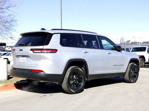 New 2025 Jeep Grand Cherokee L Laredo image 5