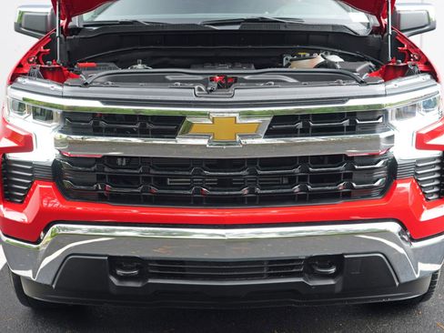 Used 2023 Chevrolet Silverado 1500 LT AWD/4WD image 7