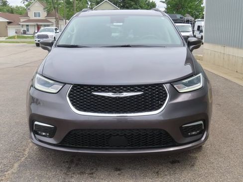 Used 2021 Chrysler Pacifica Touring AWD/4WD image 11