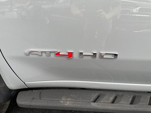Used 2025 GMC Sierra 2500 AT4 AWD/4WD image 9