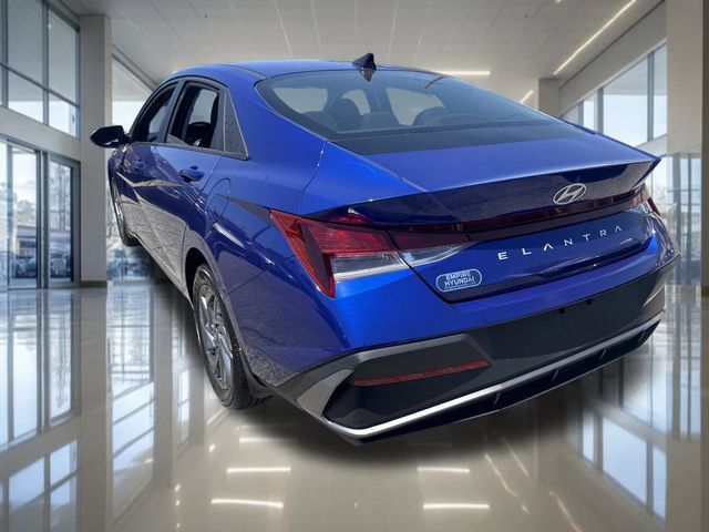 Certified 2024 Hyundai Elantra SEL FWD image 7