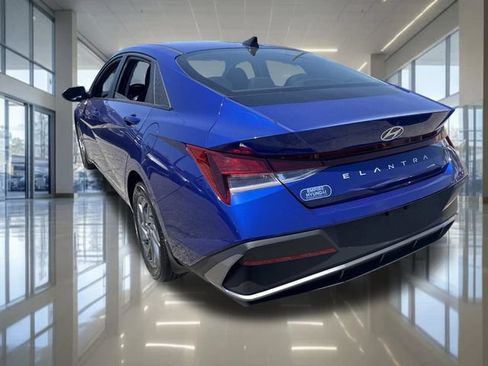 Certified 2024 Hyundai Elantra SEL FWD image 7