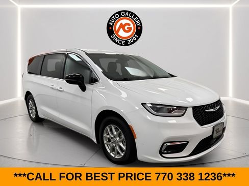 Used 2024 Chrysler Pacifica Touring-L FWD image 1