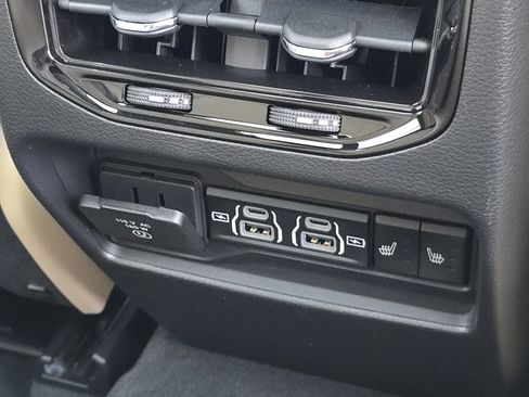 New 2025 Jeep Grand Cherokee Limited w/ MOPAR Finishing Package image 25