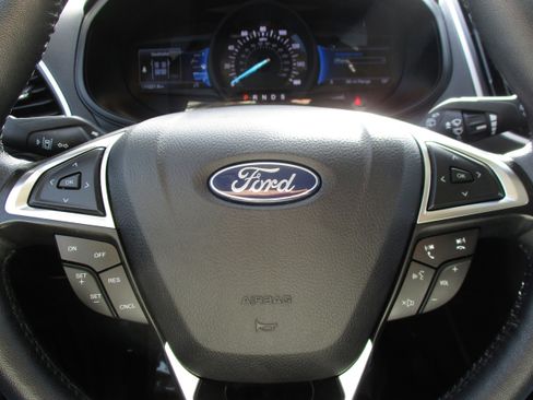 Used 2024 Ford Edge SEL w/ Convenience Package image 17