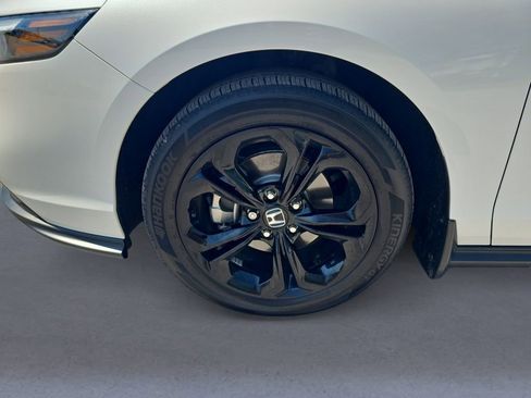 Certified 2025 Honda Accord SE image 9
