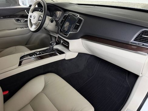 Used 2019 Volvo XC90 T6 Momentum w/ Advanced Package AWD/4WD image 18