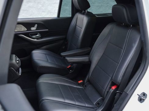 Used 2022 Mercedes-Benz GLS 450 4MATIC w/ AMG Line Exterior image 23