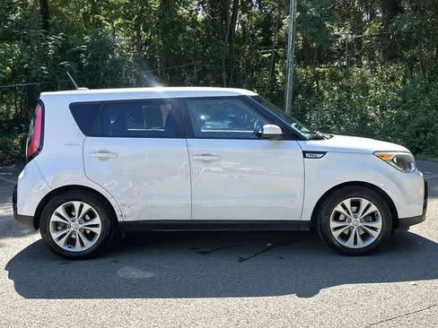 Used 2016 Kia Soul + FWD image 3