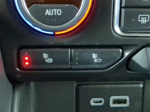 Used 2022 Chevrolet Tahoe Z71 w/ Luxury Package image 25