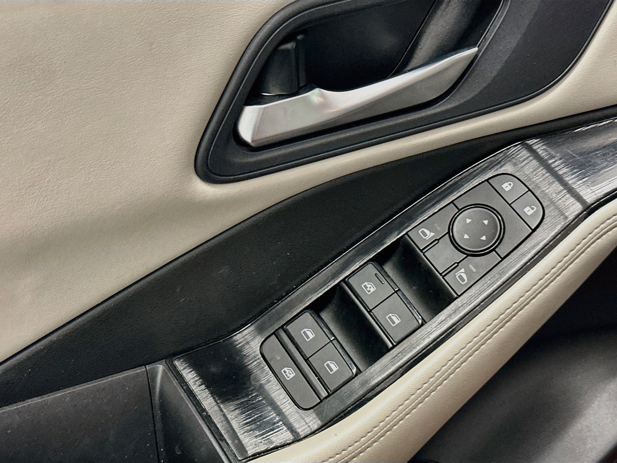Used 2025 Nissan Rogue SV AWD/4WD image 15