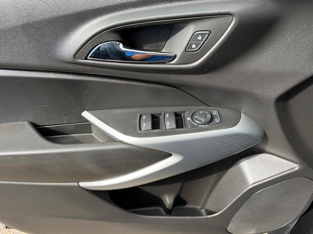 Used 2025 Chevrolet Trax LS FWD image 19
