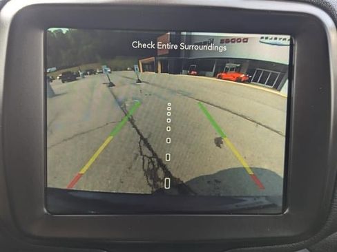 Used 2023 Jeep Renegade Trailhawk AWD/4WD image 39