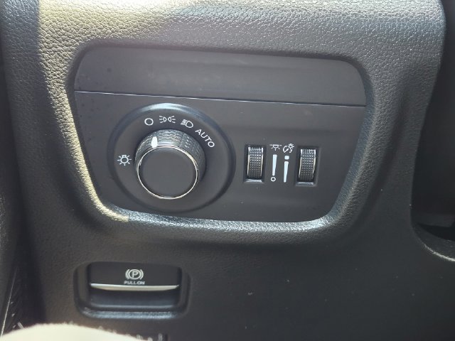 Used 2025 Jeep Grand Cherokee L Altitude AWD/4WD image 21