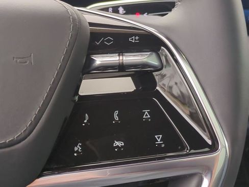 Certified 2026 Cadillac Vistiq Premium Luxury AWD/4WD image 28