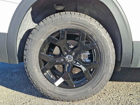 New 2026 Volkswagen Atlas Peak Edition image 5