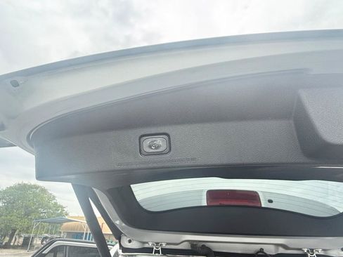 Used 2019 Ford Explorer Limited w/ Class III Trailer Tow Package FWD image 14