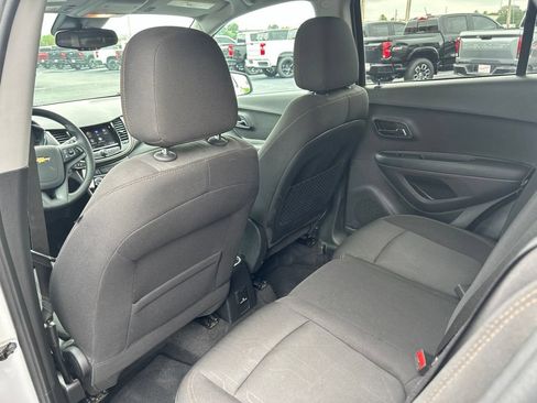 Used 2020 Chevrolet Trax LT FWD image 34