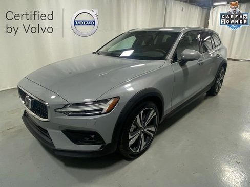 Certified 2025 Volvo V60 B5 Cross Country Plus image 1