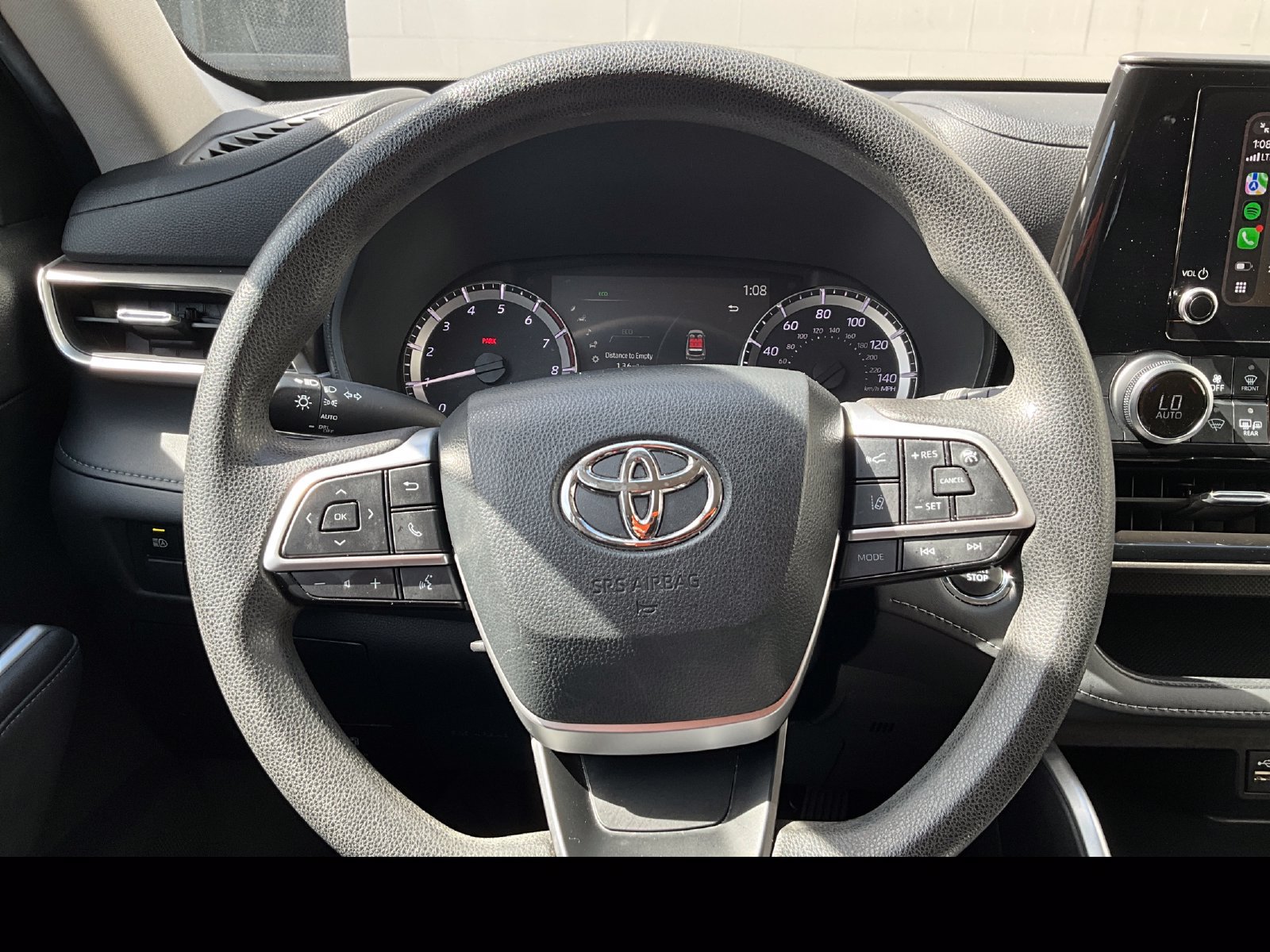 Used 2023 Toyota Highlander L FWD image 3