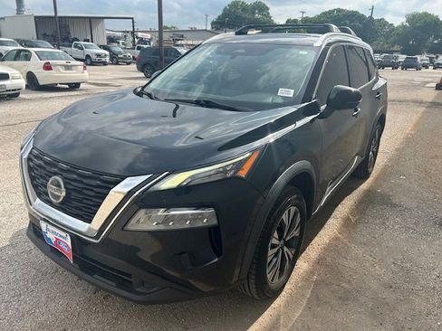 Used 2021 Nissan Rogue SV w/ Premium Package FWD image 2
