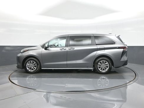 Certified 2026 Toyota Sienna LE FWD image 4