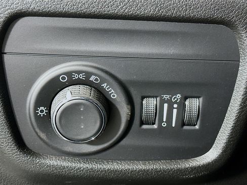 Used 2023 Jeep Grand Cherokee Altitude image 17