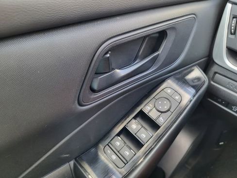 Used 2024 Nissan Rogue S FWD image 20