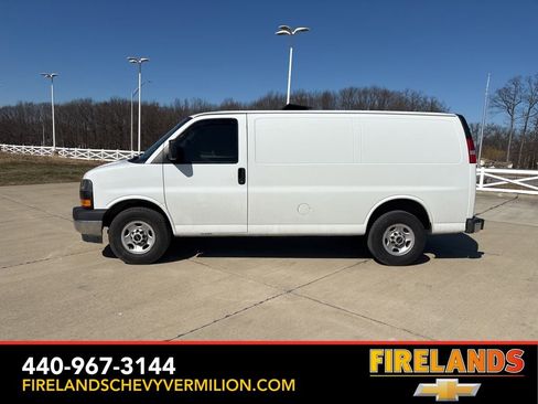 Used 2018 GMC Savana 2500 w/ Driver Convenience Package image 3