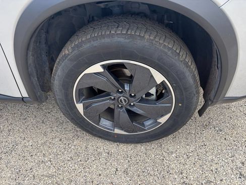 Used 2025 Nissan Rogue SV FWD image 31