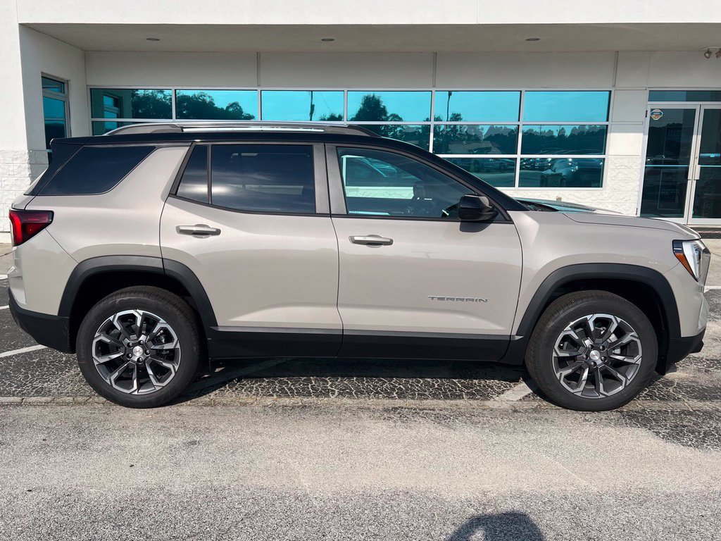 New 2027 GMC Terrain Elevation w/ Elevation Premium Package FWD image 3