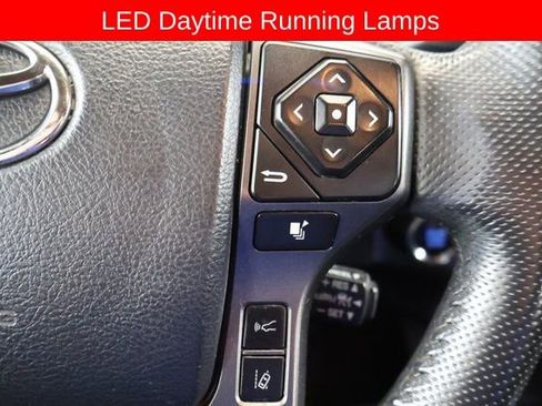 Certified 2018 Toyota Tacoma TRD Off-Road image 19