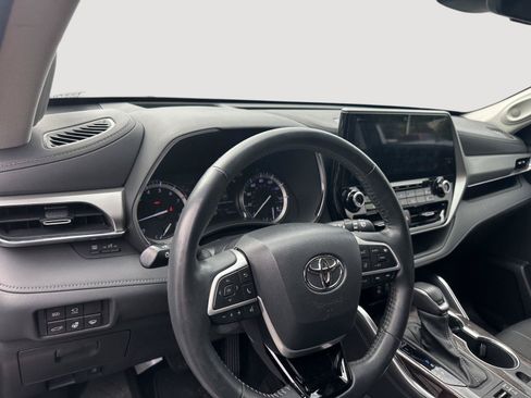 Used 2022 Toyota Highlander Platinum AWD/4WD image 10