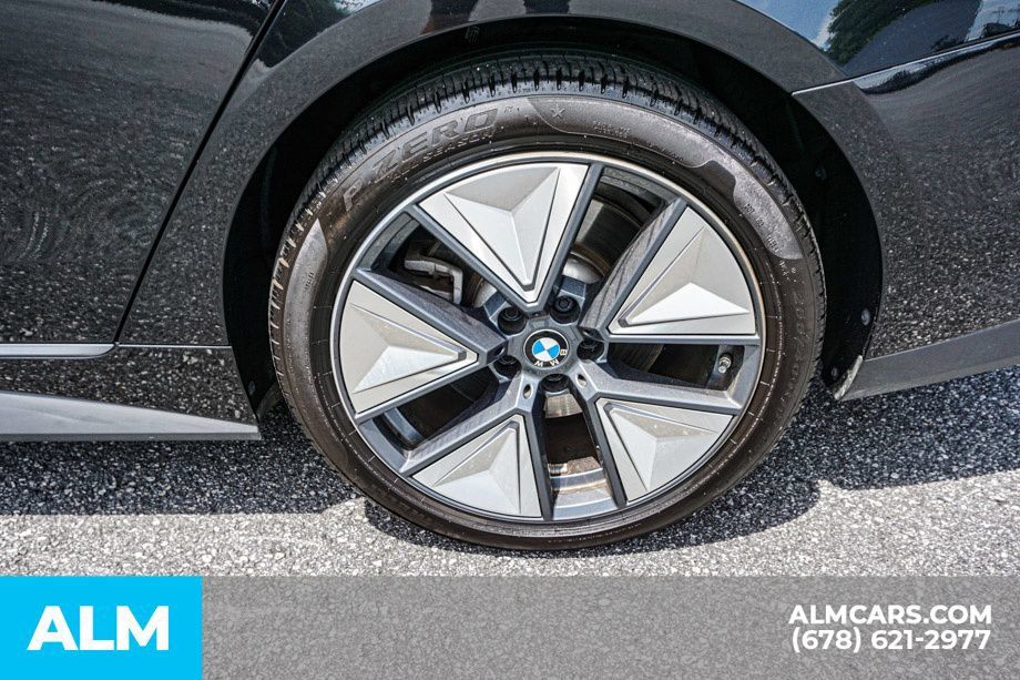 Used 2025 BMW i4 eDrive40 w/ Parking Assistance Package RWD image 17
