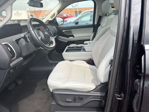 Used 2025 Ford Expedition Max Platinum AWD/4WD image 7