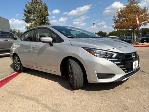 Used 2025 Nissan Versa SV FWD image 4