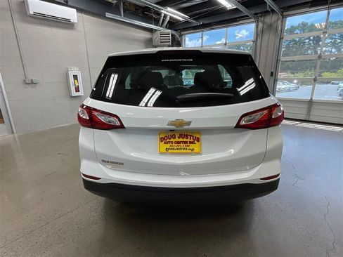 Used 2021 Chevrolet Equinox LS w/ LPO, Cargo Package FWD image 4