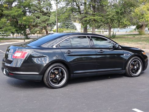 Used 2010 Ford Taurus Limited image 4