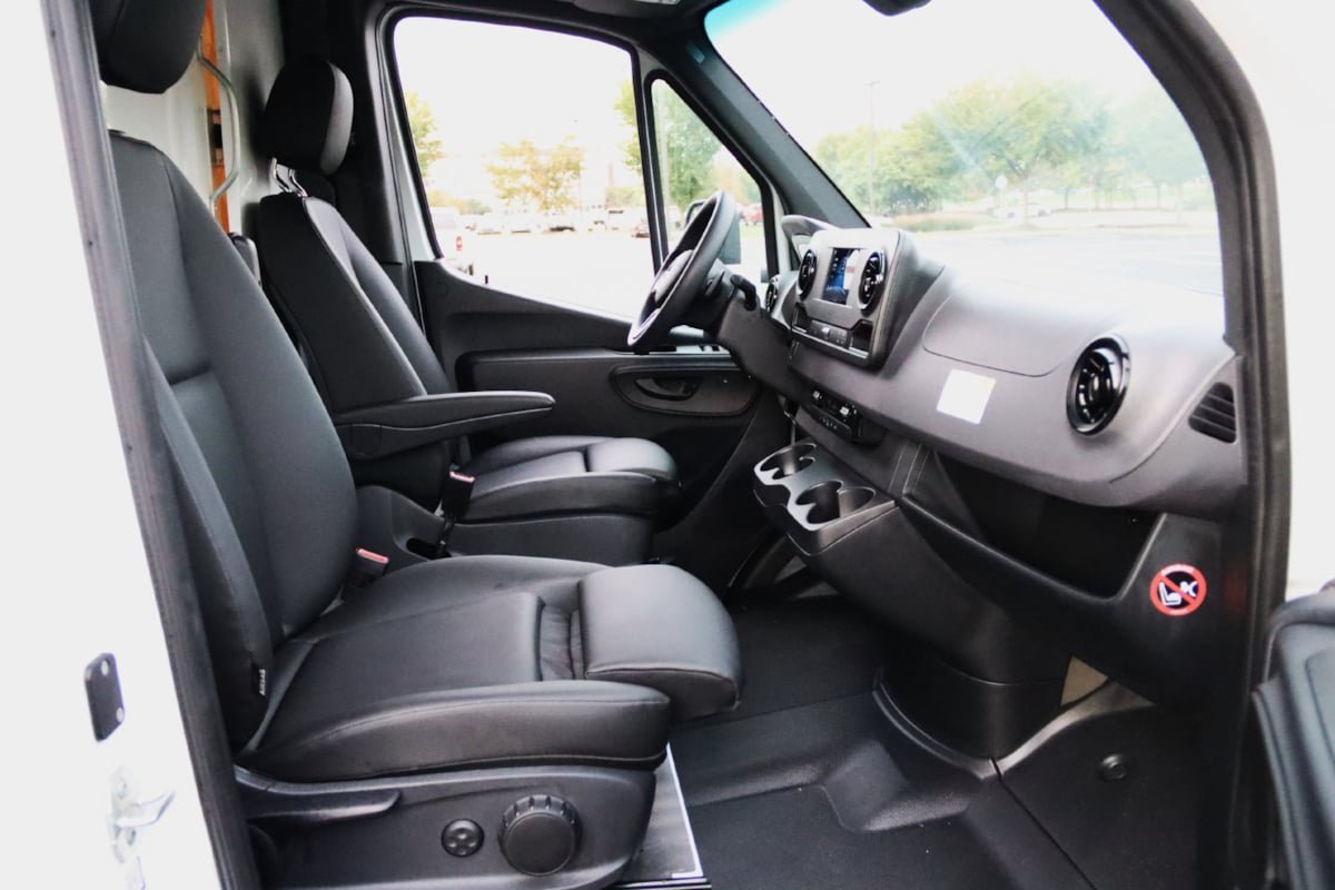 Used 2024 Mercedes-Benz Sprinter 3500 image 34