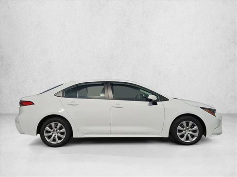 Used 2025 Toyota Corolla LE FWD image 4