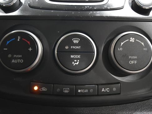 Used 2014 MAZDA MAZDA5 Touring image 23