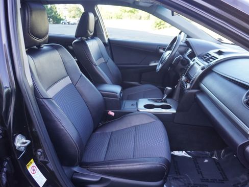 Used 2012 Toyota Camry SE FWD image 12