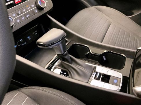 Certified 2025 Hyundai Santa Cruz SE image 16