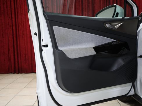 Used 2023 Volkswagen ID.4 Pro image 11